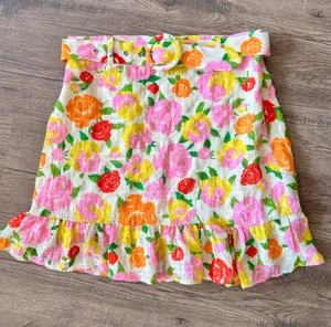 Mango |Floral Belted Mini Skirt - Cream with Multi-Colored Flowers sz XS thumbnail 1