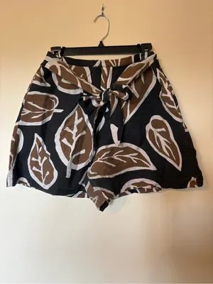 Who What Wear Black Brown Leaf-Print Sleeveless vest and short set thumbnail 3