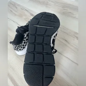 adidas Women's Black and White Patterned Sneakers thumbnail 3