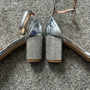 LLorraine Glamorous Silver Block Heel Sandals thumbnail 2