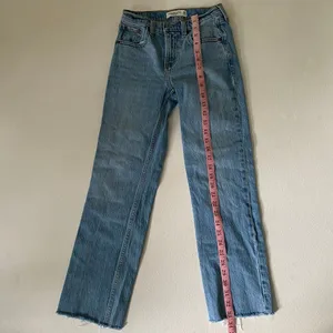 Abercrombie & Fitch 90s Straight Jeans 23/000 Mid Rise Raw Hem Light Wash thumbnail 5