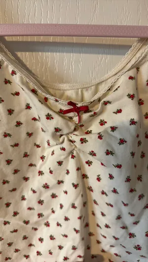 RARE Brandy Melville White Red Floral Top with ruched bust and lace trim thumbnail 3