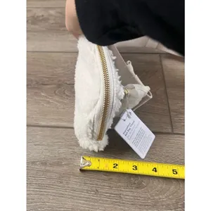 Lululemon Everywhere Belt Bag *Fleece - White and Gold thumbnail 12