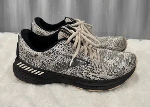 Brooks Adrenaline GTS 21 Running Shoe thumbnail 1