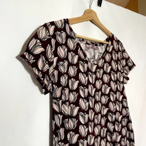 LOFT ann taylor vintage soft tulip maroon short sleeved t-shirt women's size M thumbnail 2