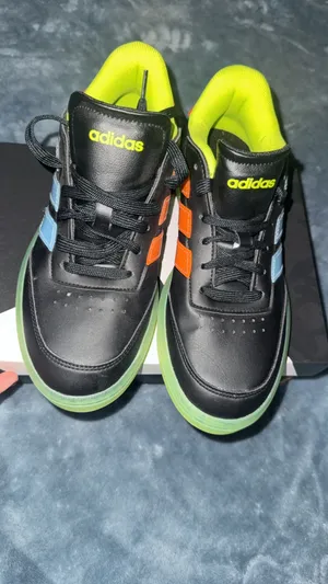 Adidas Shoes Men’s size 6 thumbnail 2