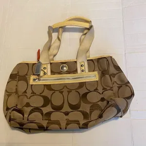 COACH Signature Daisy Vintage Tote Bag Tan And Brown‎ 8X4X12 SEE DESCRIPTION thumbnail 12