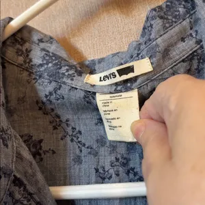 Ladies Levi's Blue Floral Shirt Medium thumbnail 4