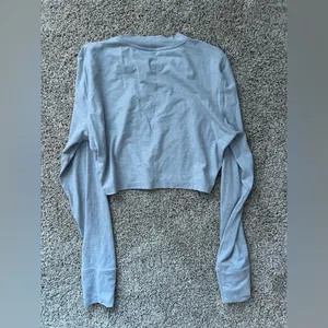 Vuori Lux Gray Long Sleeve Crop Top Womens L thumbnail 5
