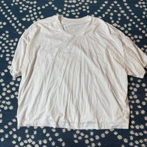 Vuori energy white t-shirt size L #athletic #minimalist thumbnail 1