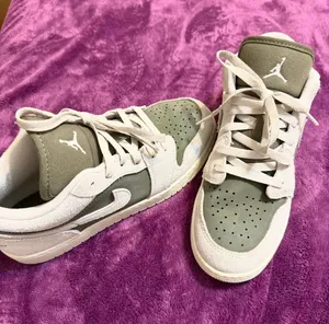 Nike Jordan 1 Low SE "Olive" sneakers thumbnail 1