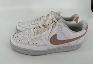 Nike White and Pink Athletic Shoes with Breathable Design thumbnail 3