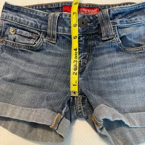 VTG Guess Stretch Denim Jean Shorts Low Rise 28” Waist Distressed 3.5” Inseam thumbnail 5