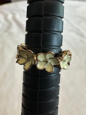 Gold Floral Enamel Band Ring - Cream Flowers- size 5 thumbnail 4