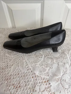 Stuart Weitzman Black Leather Low Kitten Heel Pumps sz 7 thumbnail 4