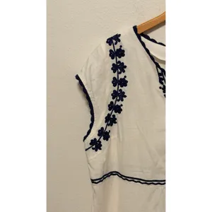 Boden Shift Dress Sz 16 Ivory Navy Blue Embroidered Linen V-Neck Boho Vacation thumbnail 5
