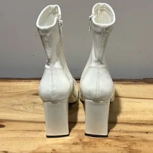 *NEW* WILD PAIR White Iloise Side-Zip Ankle‎ Go -Go Booties SIZE 6 A23 thumbnail 7