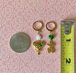 fully gold tone stainless steel whimsy fairy retro style teddy bear & heart dangle earrings💚🧸🌟 thumbnail 7