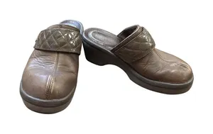 Crocs womens Brown Leather Cobbler Quilted Mules Size 7 SKU 6854 thumbnail 1