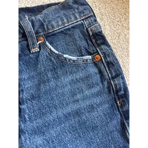 Gap Mom Jean High Rise Size 24/00R Dark Wash Blue Distressed Vintage Style thumbnail 5