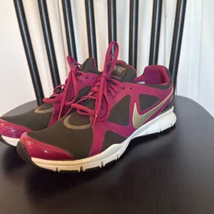 Nike Training In Season TR2 running sneaker pink size 8 thumbnail 5
