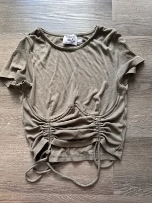 Princess Polly tshirt  thumbnail 1