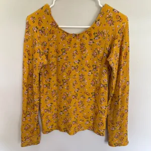 Hollister Womens Mustard Yellow Floral Waffle Knit Ruched V-Neck‎ Top Medium thumbnail 8
