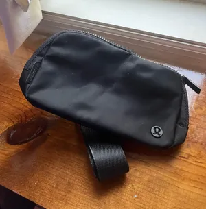 Lululemon Belt Everywhere thumbnail 1