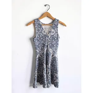 Aeropostale Blue White Floral Sleeveless Fit & Flare Dress Women's XS‎ thumbnail 2