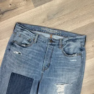 American Eagle Jeans Women 10 Vintage High Rise Slim Distressed Patch Straight‎ thumbnail 4