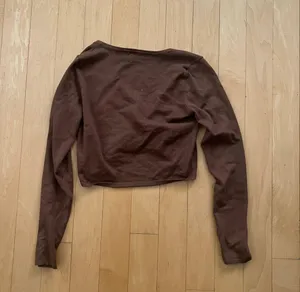 Princess Polly brown long sleeve crop top thumbnail 2