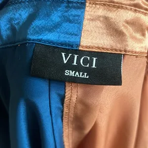 VICI Kamia Satin Colorblock Button Down Blouse B18‎ thumbnail 7
