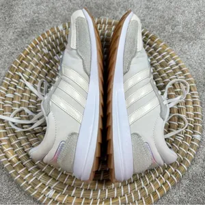 Adidas Women's Retrorun Running Shoes Sneakers GV7374 in Chalk White Size 7 thumbnail 7