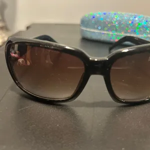 Guess Black and Blue Fashion Sunglasses thumbnail 5