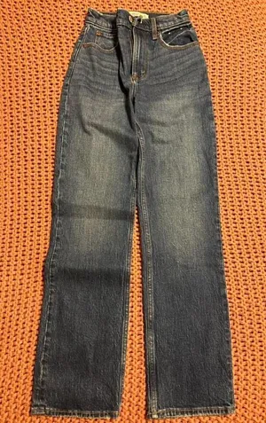 Abercrombie 90s Straight Ultra High-Rise Jeans thumbnail 2