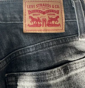 Levi’s Wedgie Jeans thumbnail 4