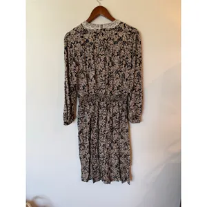 VTG Taurus II Long Sleeve Lace Trim Smocked Waist Midi Dress Floral Black 12 thumbnail 2