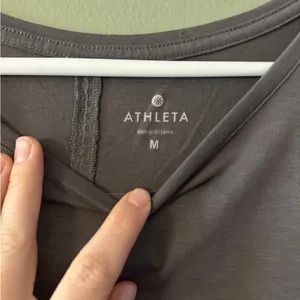 Athleta Charcoal Long Sleeve Women's Top Size Medium thumbnail 3