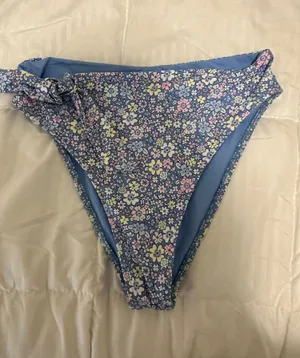Frankie’s Bikinis thumbnail 1