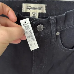 Madewell The Perfect Vintage Flare Jean in Sherborn Wash Black Denim thumbnail 5