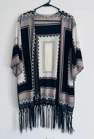 Sweet Rain Black & Cream Patterned Fringe Kimono Sweater Boho 70s thumbnail 1