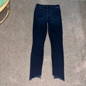 MOTHER The Stunner Zip Two Step Fray‎ Skinny Jeans Last Call Dark Wash 25 thumbnail 7