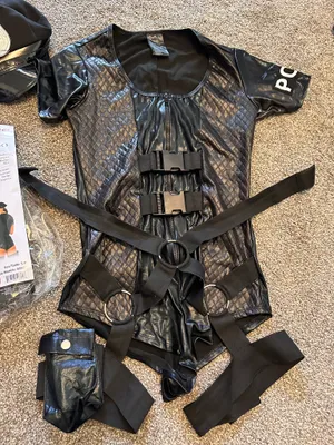 Leg Avenue Sexy Cop Costume thumbnail 3