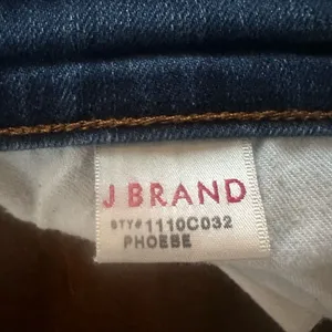 J Brand straight leg dark wash size 30‎ thumbnail 5
