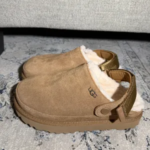 UGG Goldenstar Cozy Clog thumbnail 4