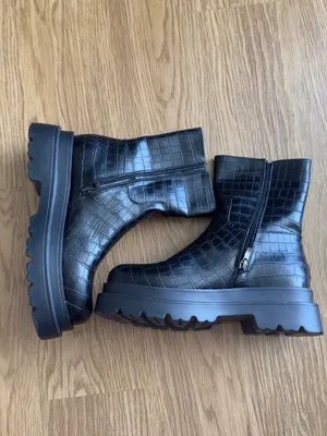 Nasty Gal Black Faux Croc Leather Zip Front Ankle Boots Size US 9 UK 7 thumbnail 3