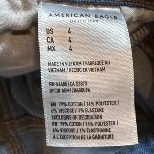 American Eagle Women's Jean Mom Shorts 4 Light Blue Denim Stretch Rolled Cuff thumbnail 4