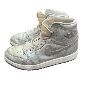 Jordan 1 Retro High OG‎ Metallic Silver FN6622-001 Womens 8 Sneakers thumbnail 2