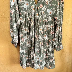 She + Sky Olivia Dress Olive Floral Pleated Mini V-Neck Open Back NWT Large thumbnail 4