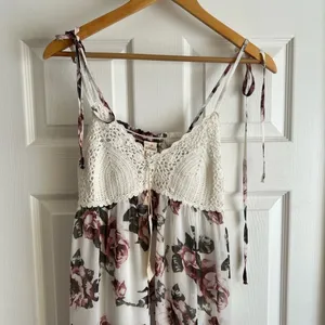 IJOAH Maxi Dress Small Floral Crochet Bodice Tie Strap White Boho D6A2492 thumbnail 5